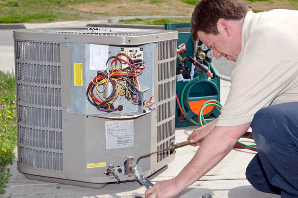 air conditioner repair by an hvac contractor