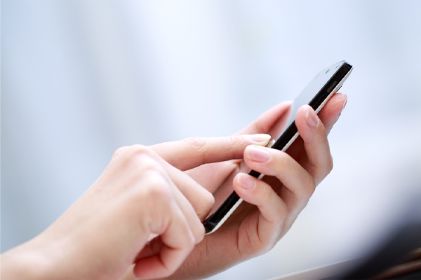 hand with smartphone depicting homeowner calling hvac contractor