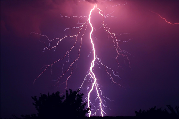 image of a lightning storm depciting problems of running ac unit during lightning