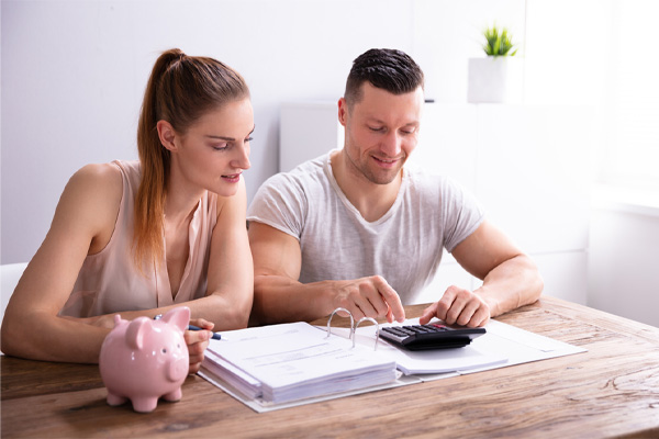 image of couple calculating savings after installing programmable thermostat
