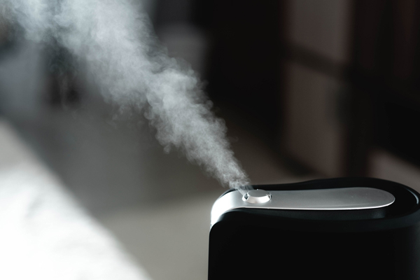 image of dry indoor air and humidifier