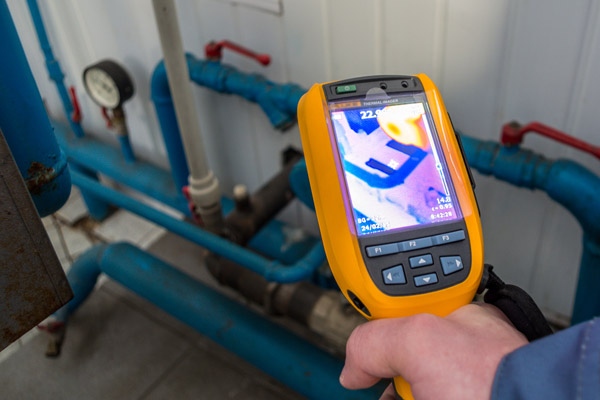 performing an energy audit with thermal camera